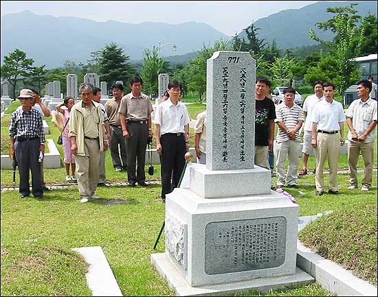 김창룡 묘지로 부터 불과 수백미터 떨어진 애국지사 묘역에 안장된 김구선생의 어머니 '곽낙원'여사의 묘지. 김창룡은  김구선생을 암살한 안두희로 부터 실질적 지령을 내린 인물로 지목됐었다. 